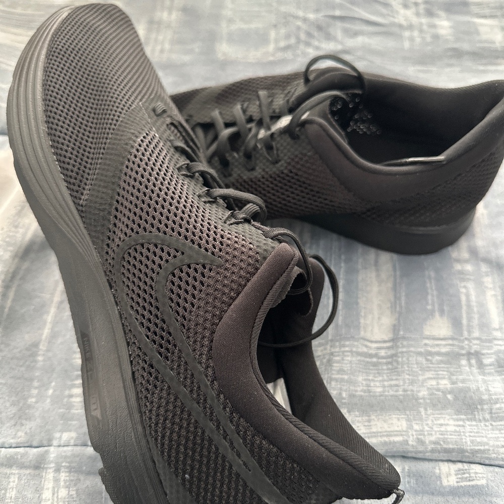 Nike Men’s Zoom Strike Running Shoe